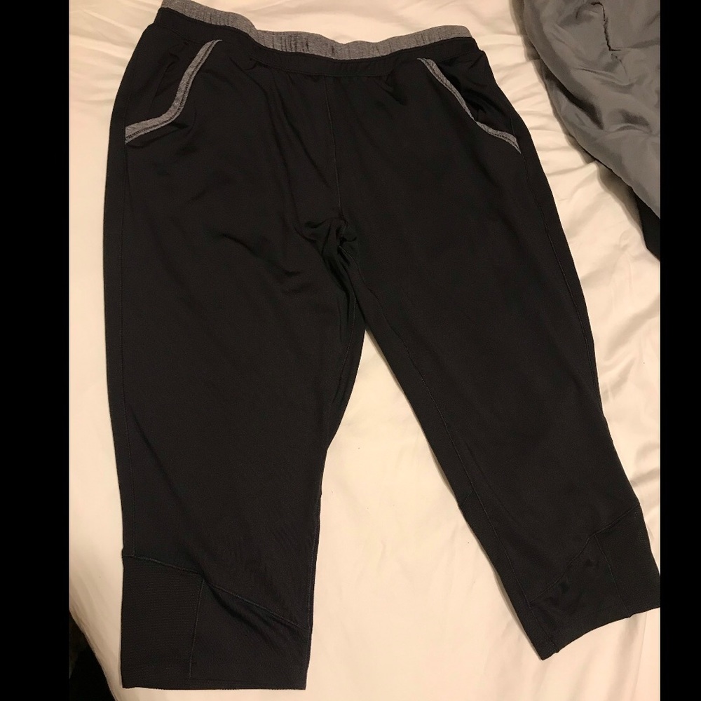 Aviva Black Knee Length Mesh Shorts (M)